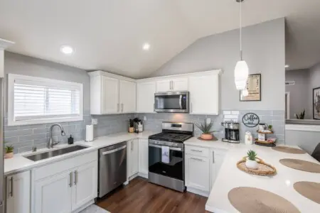 84ec795d 29e8 4ec2 9752 3a1b9ca3b685