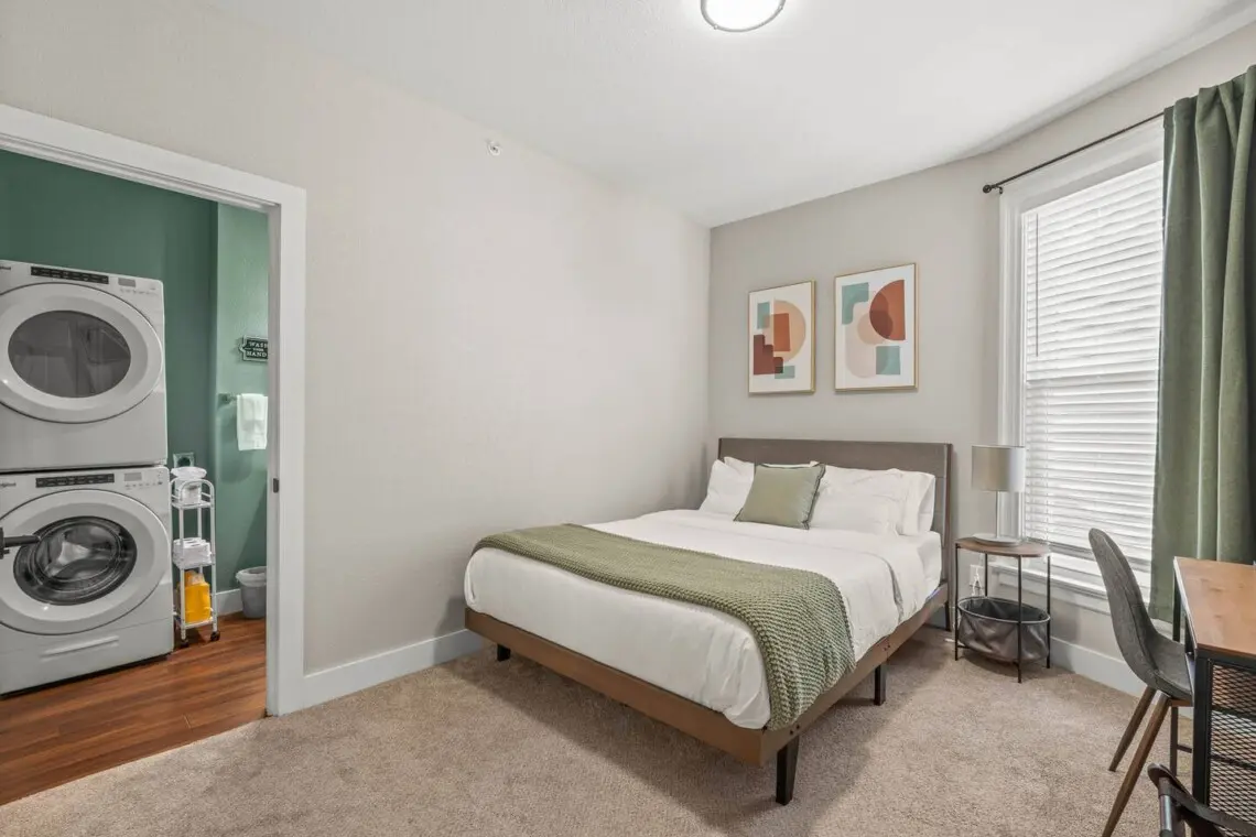 d7fbeb4e 6b04 4911 a8e0 1117eece5cab